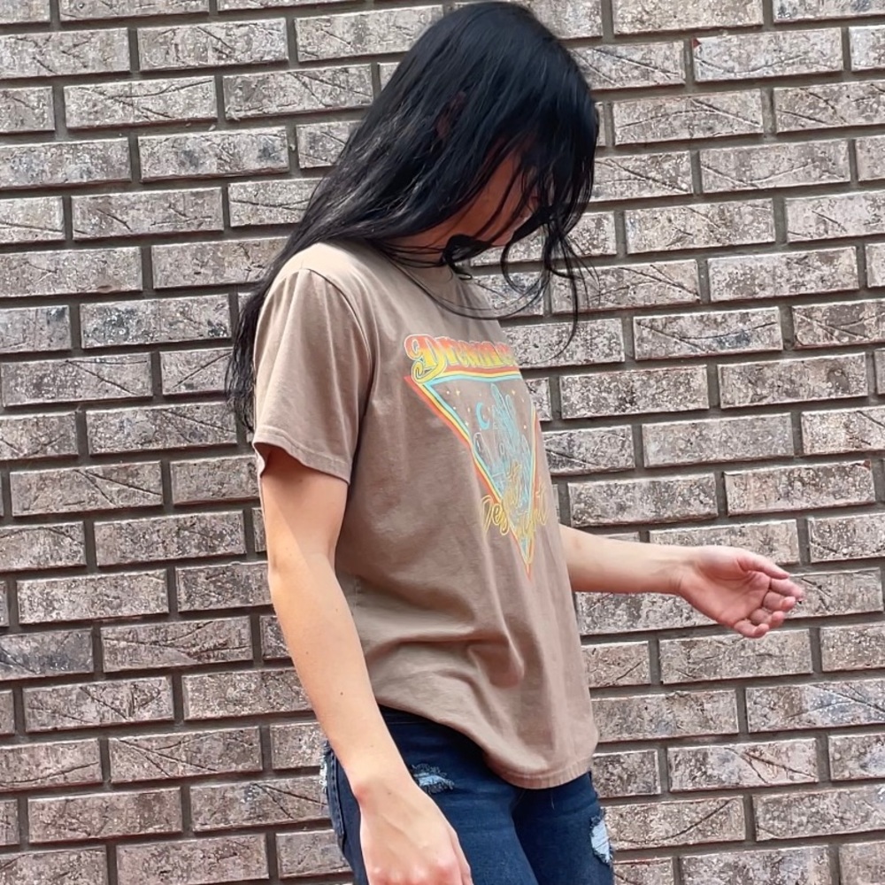 “DREAMER” Graphic-T Size MEDIUM